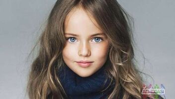 Девочка блондинка  8-11 лет европейский типаж для стоковой видео сьемки 