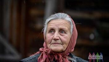 01.12 женщина 65-75 лет. Владение украинским языком.