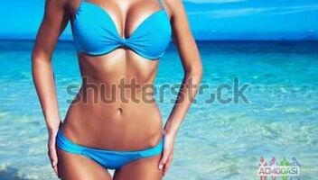 Девушка для съемки в купальнике в студии.Фотостоки