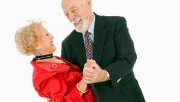 Молодая пара (18-25 лет) и пожилая пара (50-70 лет), умеющие танцевать вальс - кастинг на рекламу.