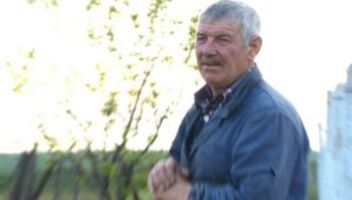 Киев. Нужен водитель автобуса (категория прав Д). Мужчина - 45-55 лет