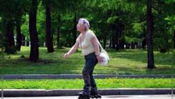 Женщина 50-65 лет, умеющая кататься на РОЛИКАХ - кастинг на рекламу