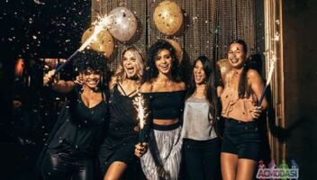Массовка на закрытую вечеринку. Только девушки