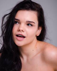 Єва Александрова Задумливість