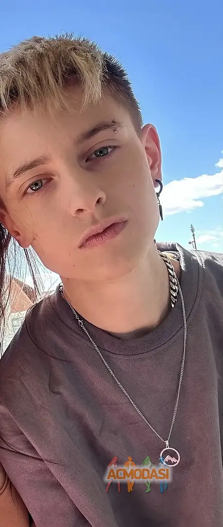 Kris  Molnar фото №1754564. Завантажено 08 Квітня 2026