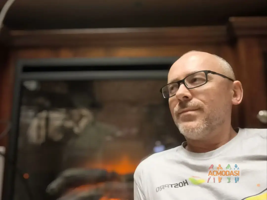 Ruslan (Content Creator) Rieznikov фото №1749126. Завантажено 30 Жовтня 2025