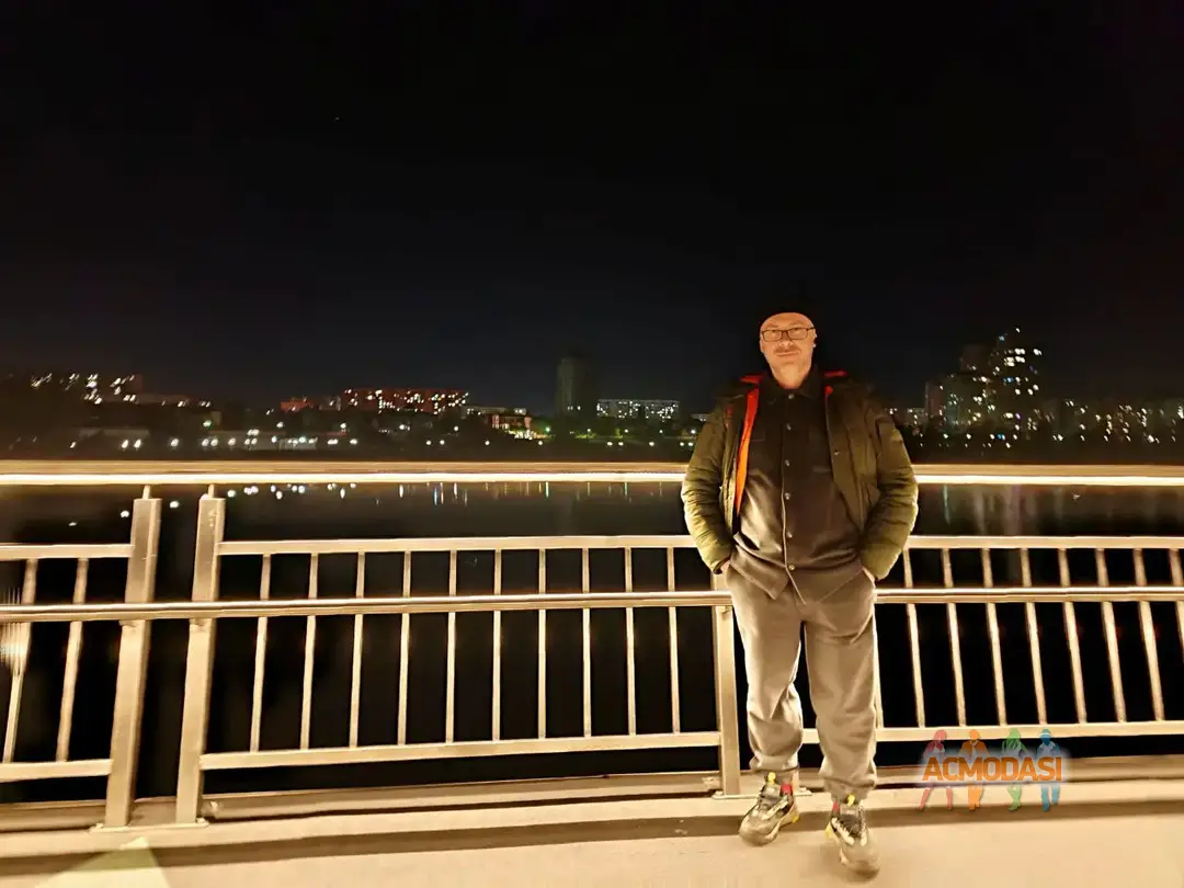 Ruslan (Content Creator) Rieznikov фото №1749125. Завантажено 30 Жовтня 2025