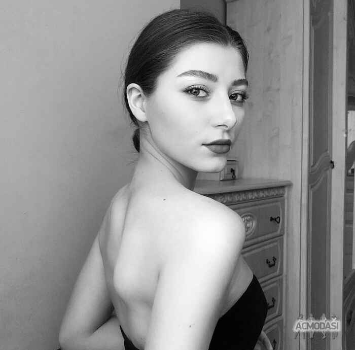 Yulia  Pinah фото №1478105. Завантажено 20 Листопада 2019