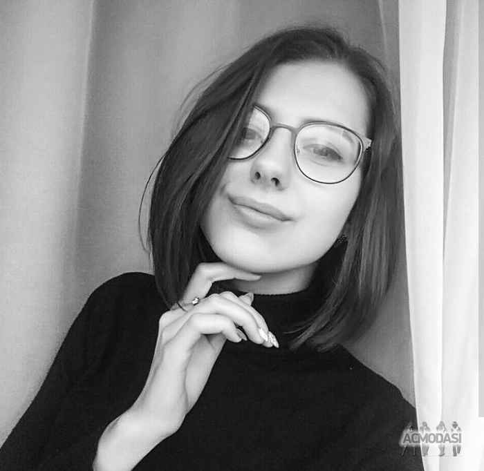 Яна Тарасівна Дичківська фото №1202870. Завантажено 10 Березня 2018