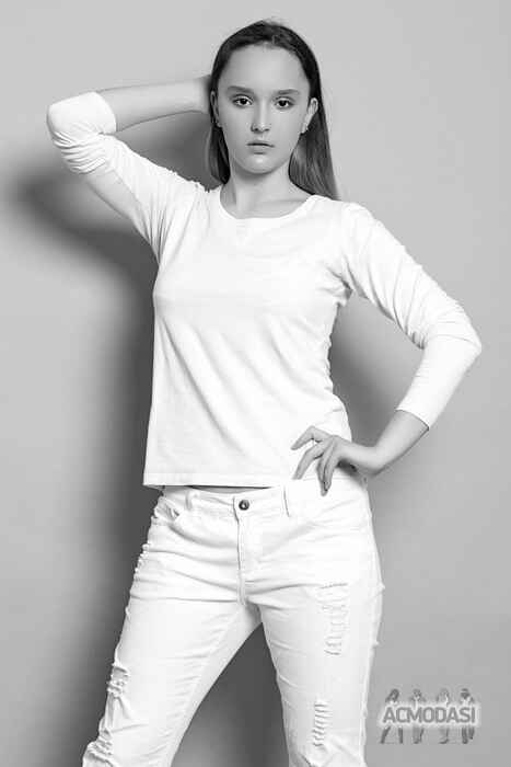 Уляна Вфлеріївна Журавльова фото №1054294. Завантажено 15 Травня 2017