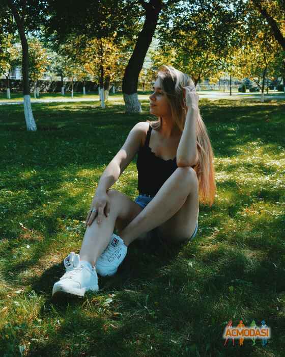 Юлія В