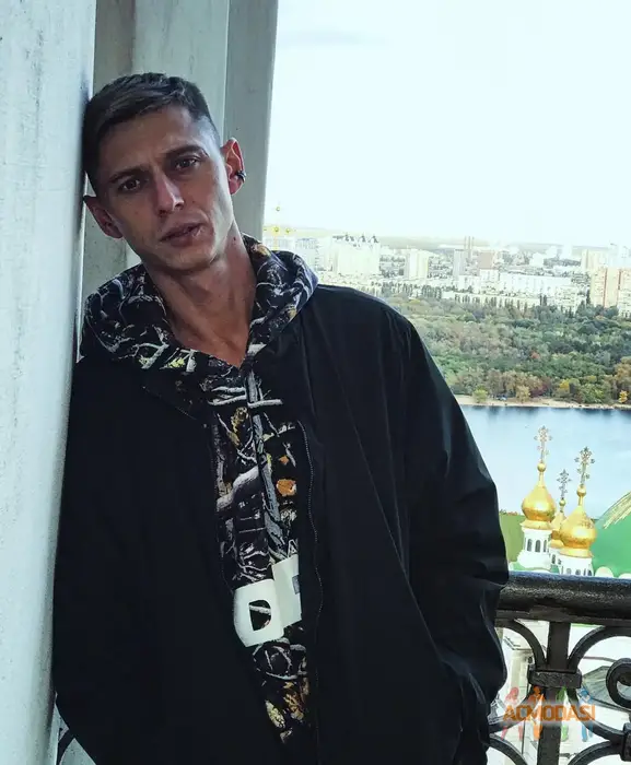 Руслан  Сухарев фото №1750516. Завантажено 14 Грудня 2025