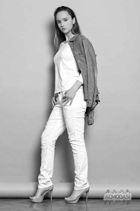 Уляна Вфлеріївна Журавльова фото №1051807. Завантажено 09 Травня 2017