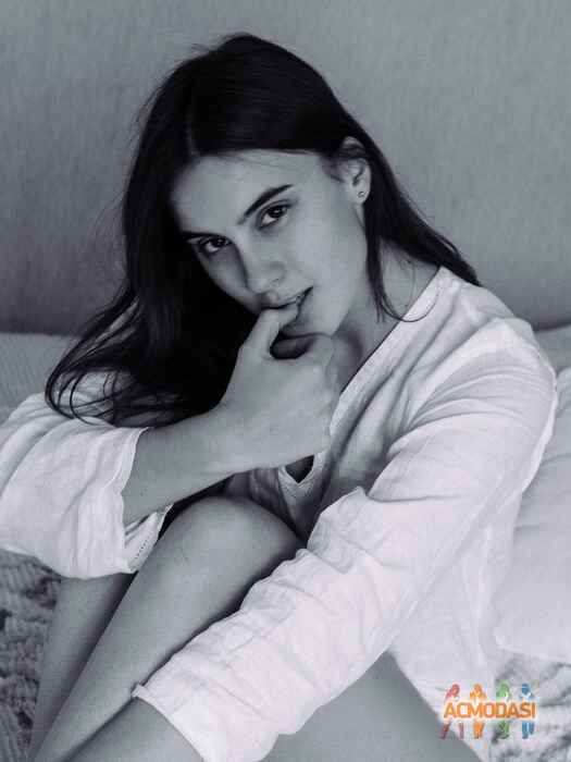 Nuna  Petruk фото №1050268. Завантажено 04 Травня 2017