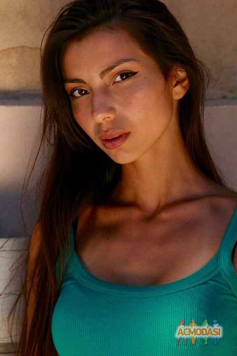 Лаура Сергеевна Крайникова фото №1144361. Завантажено 28 Листопада 2017