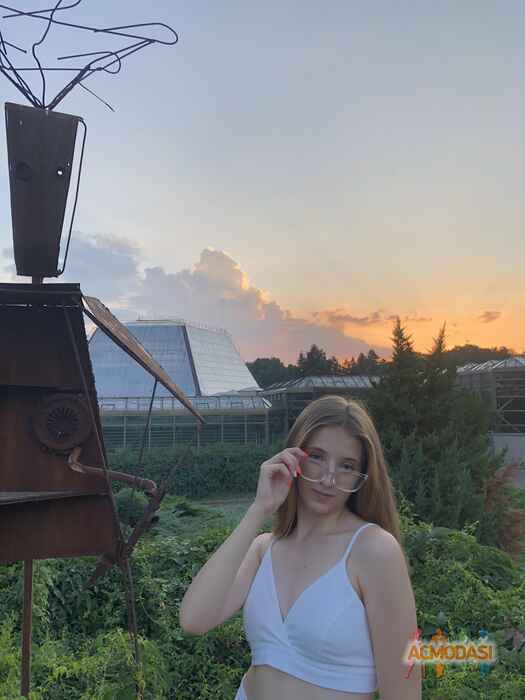 Яна В