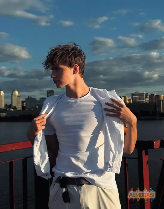 Корній  Бєлов фото №1750299. Завантажено 02 Грудня 2025