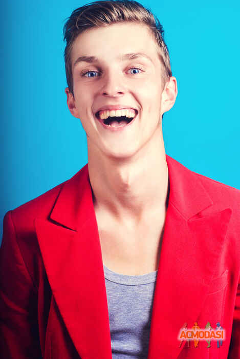 Ярослав   фото №288587. Завантажено 12 Листопада 2012