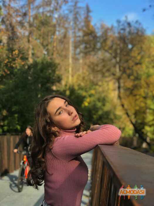 Аліна Володимирівна Путеніхіна фото №1476990. Завантажено 18 Листопада 2019