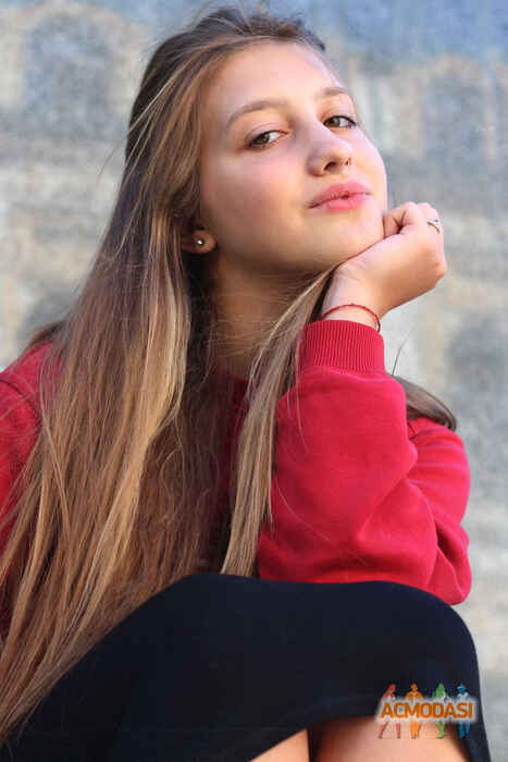 Юля  Бурдина. фото №1029631. Завантажено 09 Березня 2017