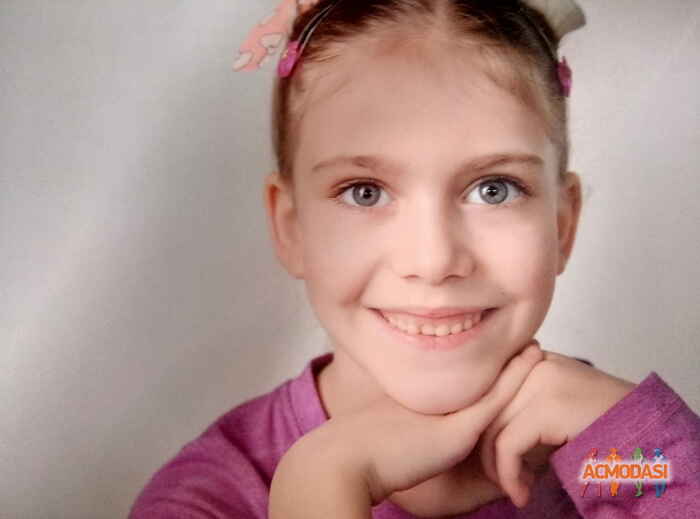 Ксения Владимировна Коновальцева фото №1053382. Завантажено 13 Травня 2017