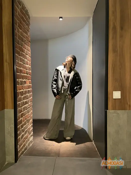 Стендап  Соколовська фото №1744159. Завантажено 15 Червня 2025