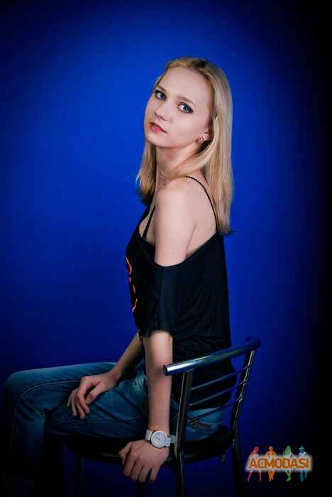 Карина  Семенец фото №685261. Завантажено 06 Липня 2014