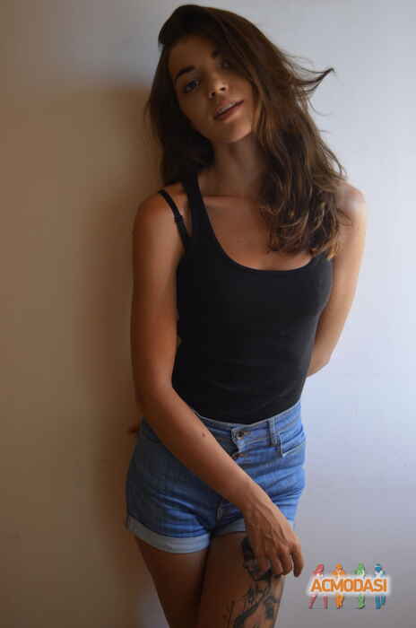 Yaryna  Tymchenko фото №1062083. Завантажено 03 Червня 2017