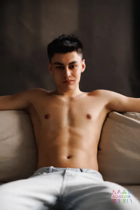 Макс   фото №1748777. Завантажено 21 Жовтня 2025