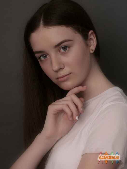 Карина Миколаївна Лисюк фото №1239784. Завантажено 03 Червня 2018