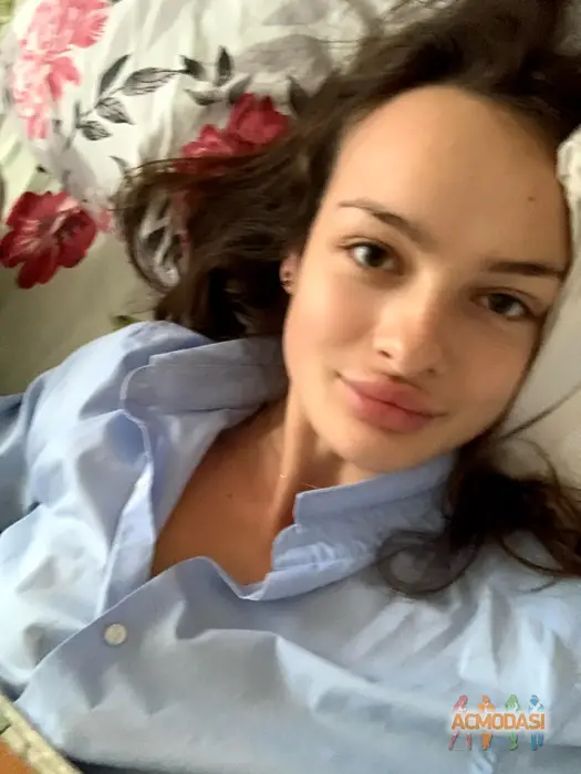 Зара  Стахова фото №1748374. Завантажено 10 Жовтня 2025